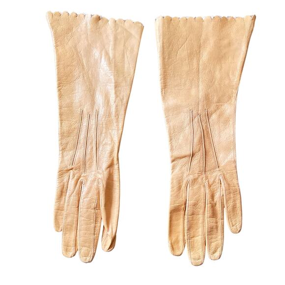 Antique 1930s–50s Czech Kid Leather Gloves, Scalloped Cuffs, Size 6.75 - Picture 2 of 6
